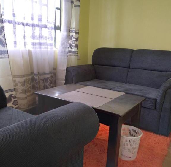 استودیوی سوپریور, Crown Hotel Kericho