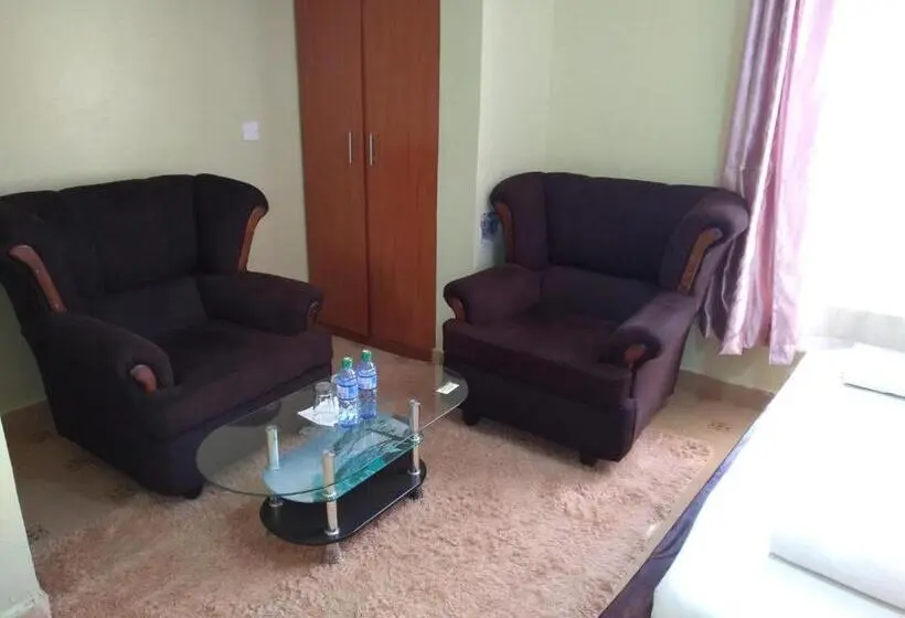 استودیوی سوپریور, Crown Hotel Kericho