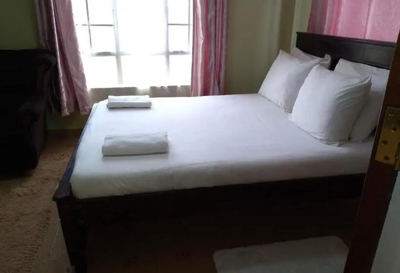 استودیوی سوپریور, Crown Hotel Kericho