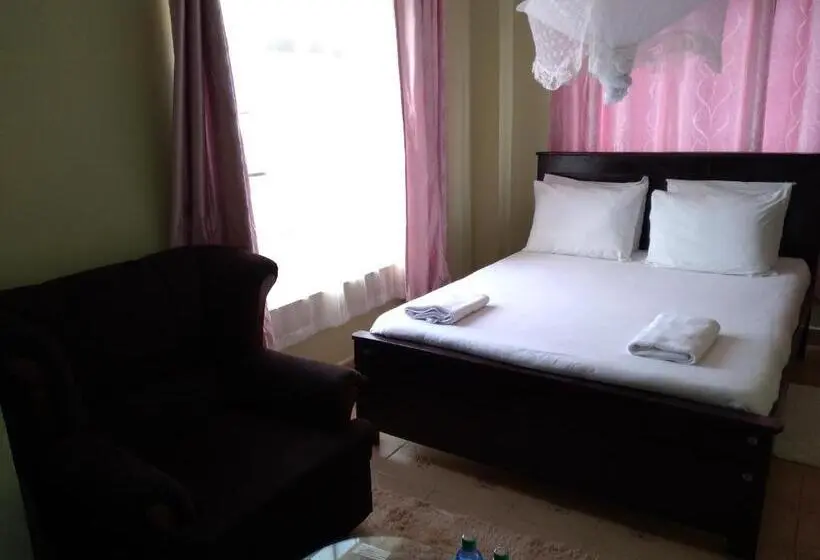استودیوی سوپریور, Crown Hotel Kericho