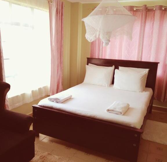 استودیوی سوپریور, Crown Hotel Kericho