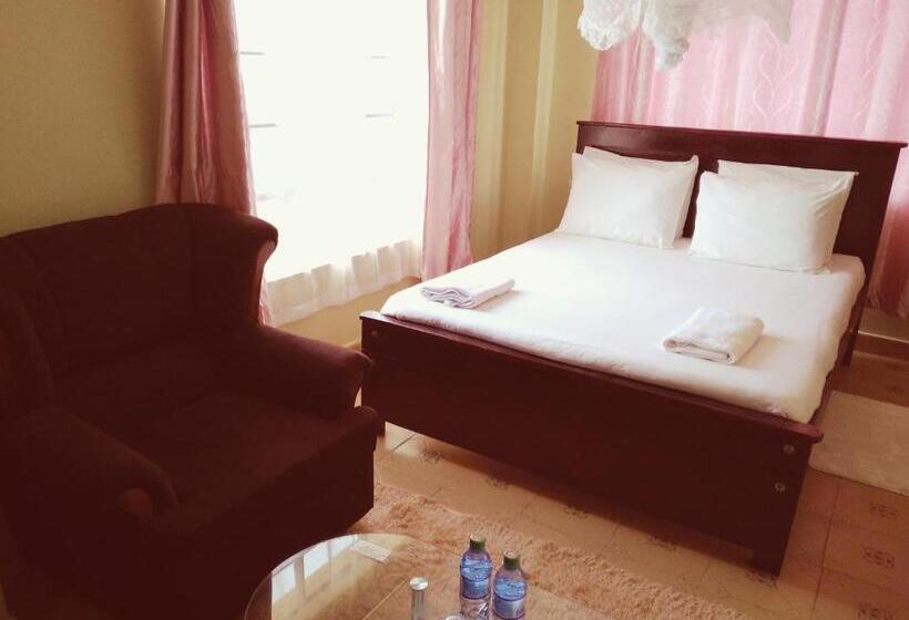 استودیوی سوپریور, Crown Hotel Kericho