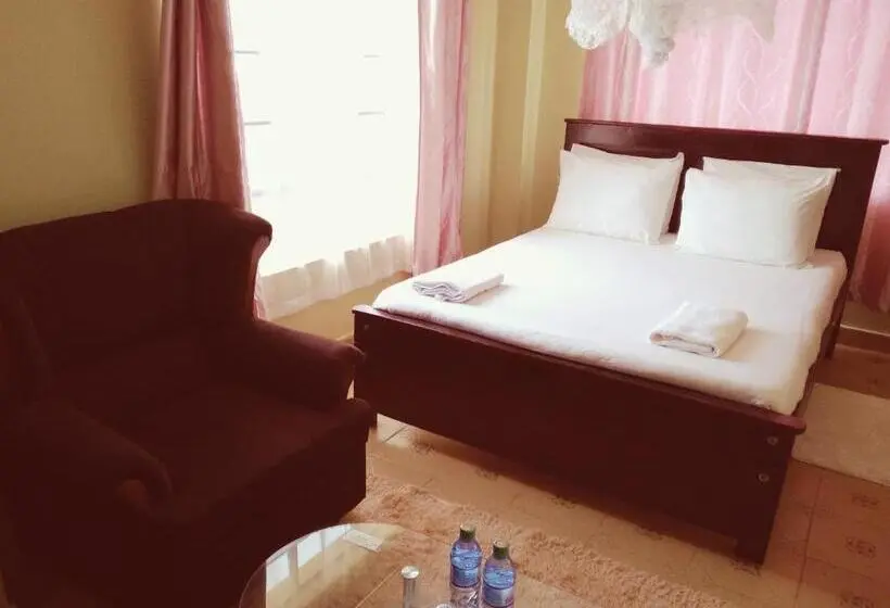 استودیوی سوپریور, Crown Hotel Kericho