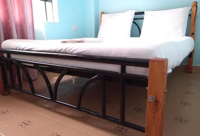 اتاق استاندارد یک نفره, Crown Hotel Kericho