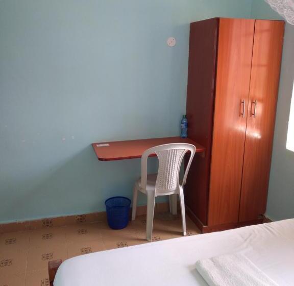 اتاق استاندارد یک نفره, Crown Hotel Kericho