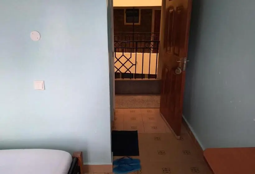 اتاق استاندارد یک نفره, Crown Hotel Kericho