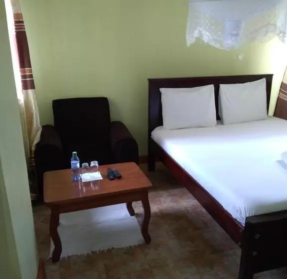 اتاق سوپریور, Crown Hotel Kericho
