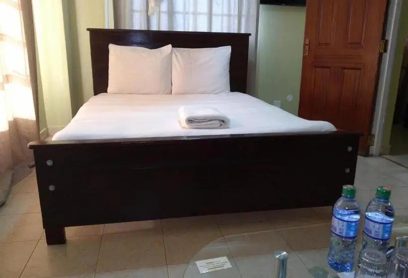 اتاق خانوادگی, Crown Hotel Kericho