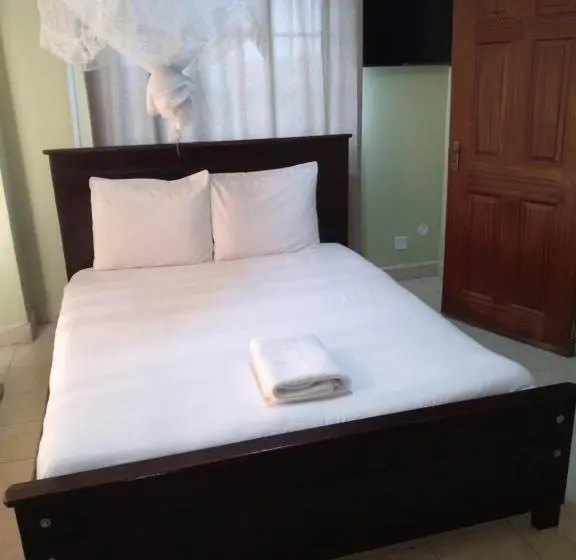اتاق خانوادگی, Crown Hotel Kericho