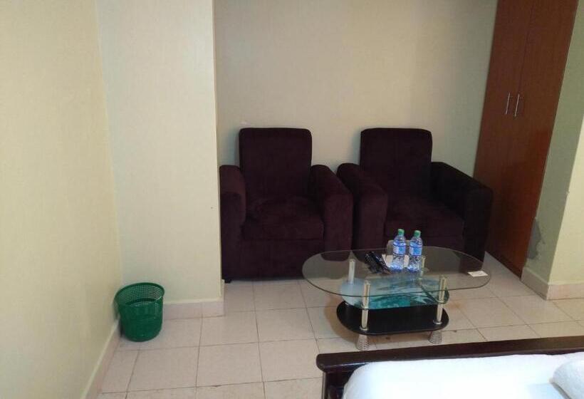 اتاق خانوادگی, Crown Hotel Kericho