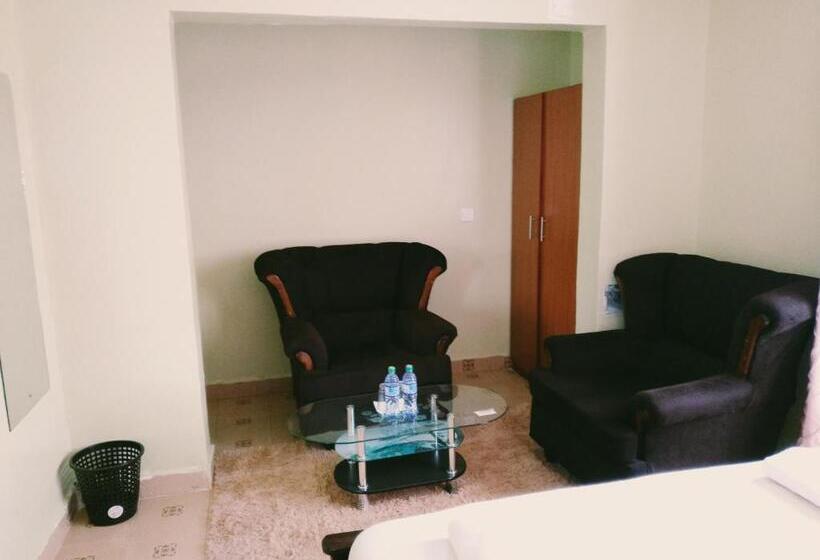 استودیوی سوپریور, Crown Hotel Kericho