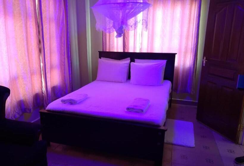 استودیوی سوپریور, Crown Hotel Kericho