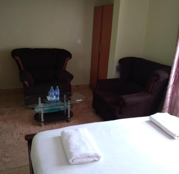 استودیوی سوپریور, Crown Hotel Kericho
