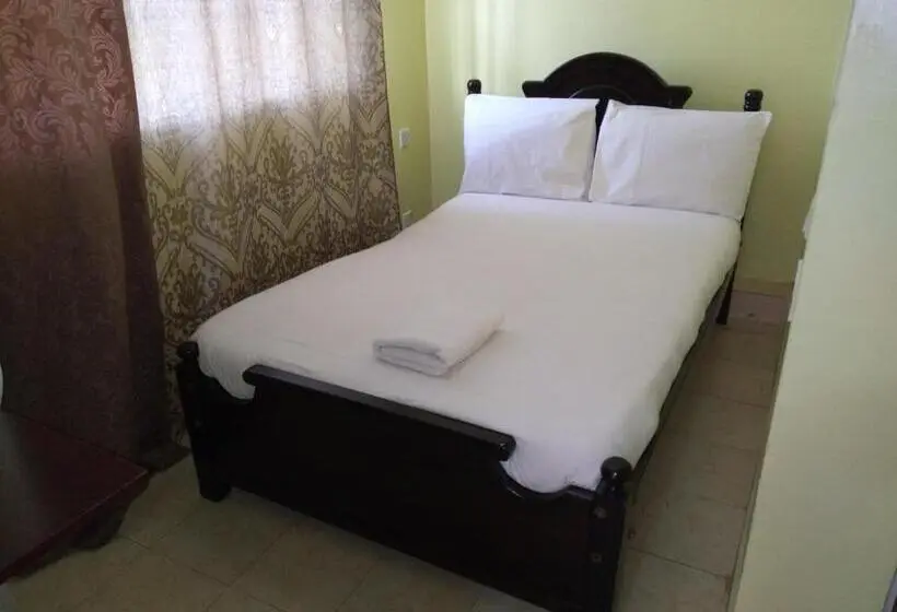 اتاق خانوادگی, Crown Hotel Kericho