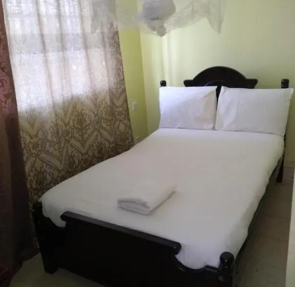 اتاق خانوادگی, Crown Hotel Kericho