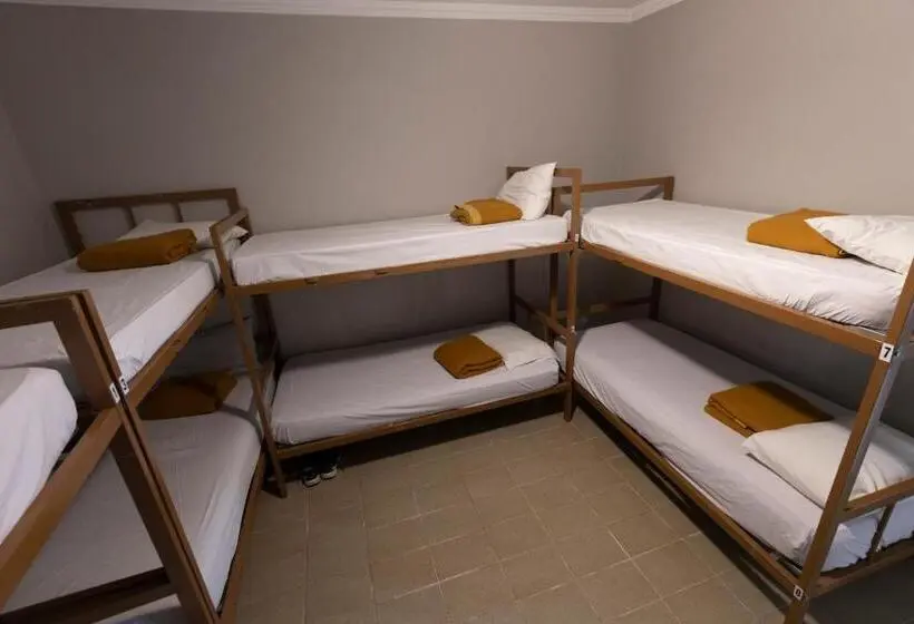 Vuode Makuusalissa, Hostel Diniz