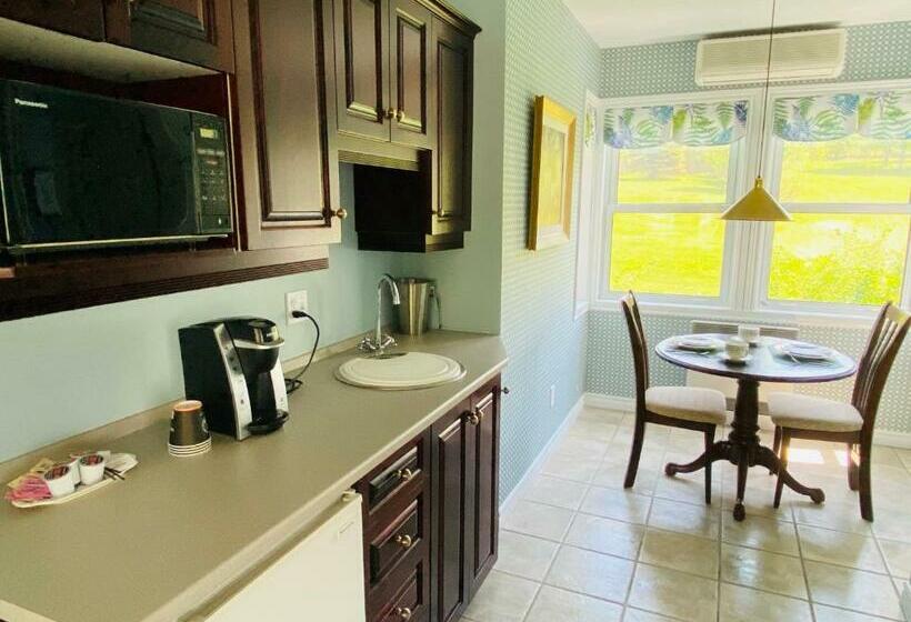 디럭스 스위트 킹 침대, Auberge Le Tricorne