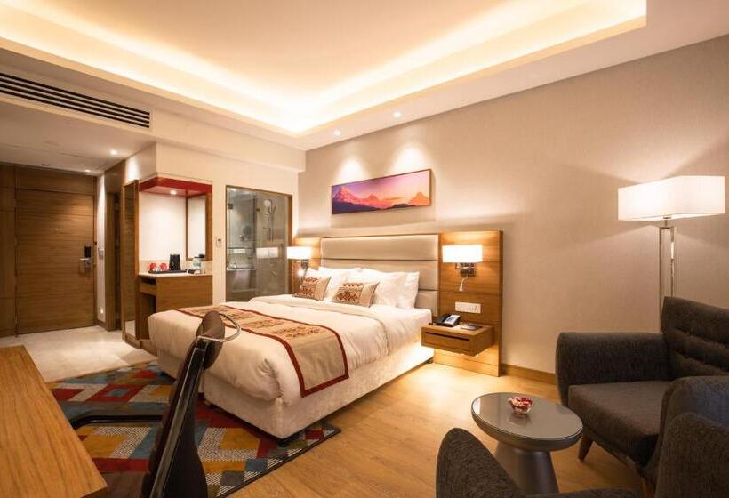 غرفة ديلوكس سرير كينج مطلة على المدينة, Ramada Encore By Wyndham Kathmandu Thamel