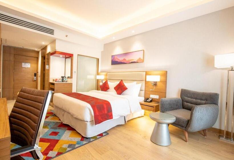 غرفة ديلوكس سرير كينج مطلة على المدينة, Ramada Encore By Wyndham Kathmandu Thamel