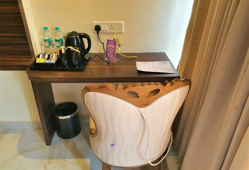 חדר דחוקס עם מיטת קינג, Vits Shanti Solitaire Arpora