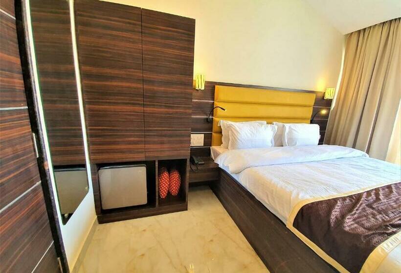 חדר דחוקס עם מיטת קינג, Vits Shanti Solitaire Arpora