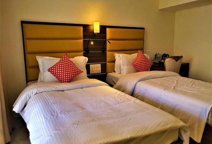 חדר דחוקס עם מיטת קינג, Vits Shanti Solitaire Arpora