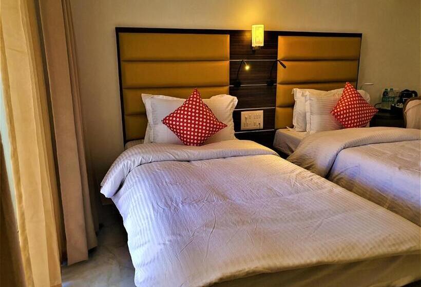 חדר דחוקס עם מיטת קינג, Vits Shanti Solitaire Arpora