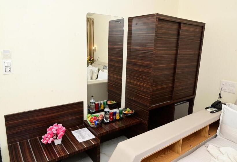 חדר פרמיום עם נוף לבריכה, Vits Shanti Solitaire Arpora