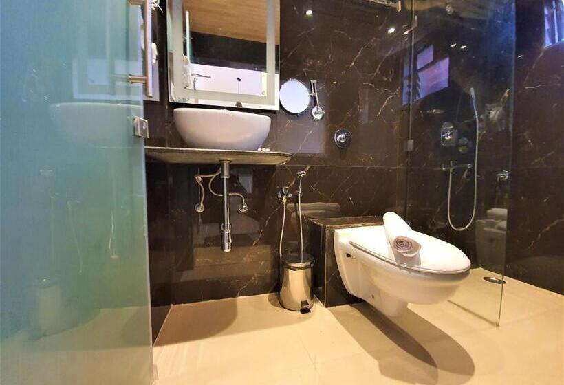 חדר דחוקס עם מיטת קינג, Vits Shanti Solitaire Arpora