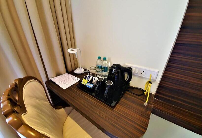 חדר דחוקס עם מיטת קינג, Vits Shanti Solitaire Arpora