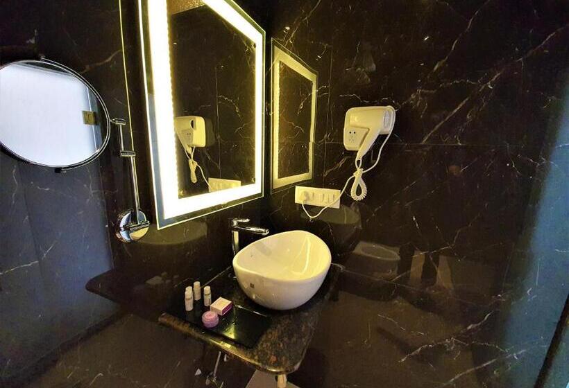 חדר דחוקס עם מיטת קינג, Vits Shanti Solitaire Arpora