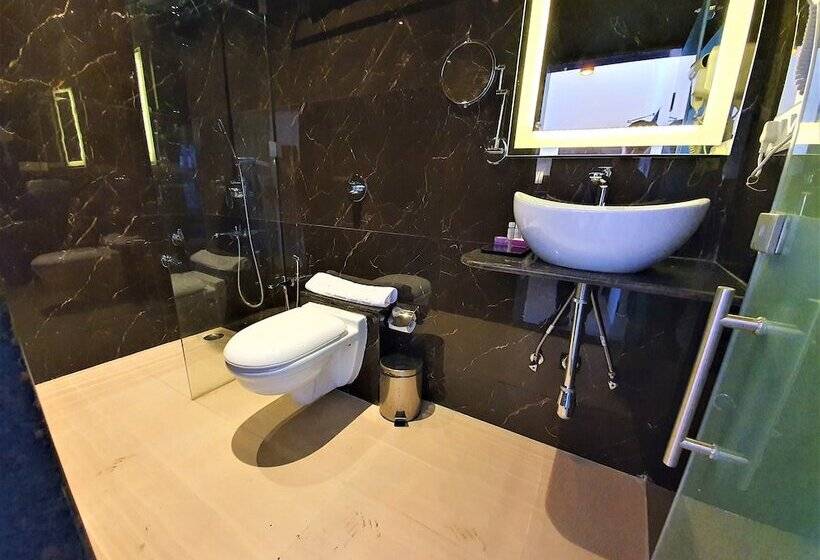 חדר דחוקס עם מיטת קינג, Vits Shanti Solitaire Arpora