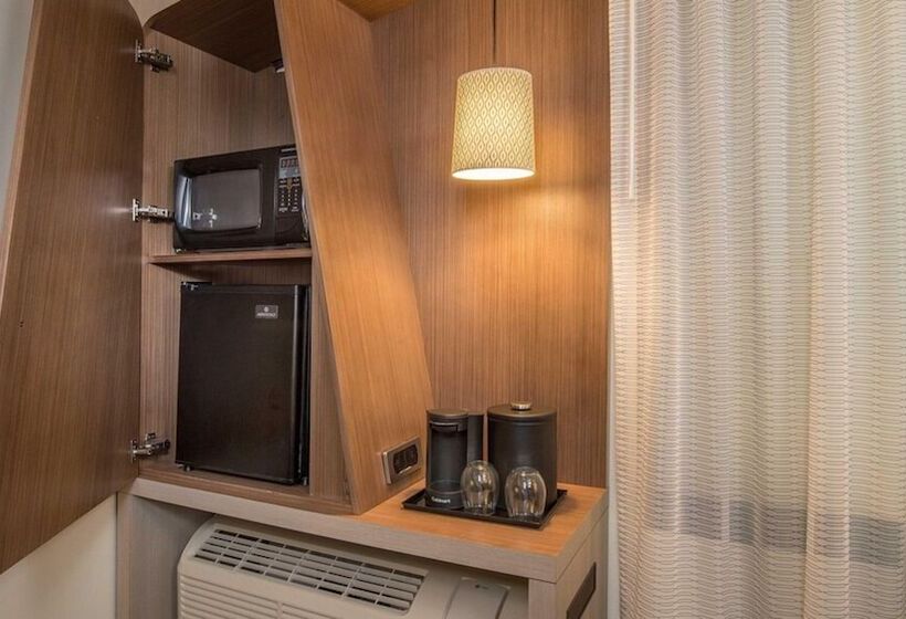 غرفه قياسيه سريرين مزدوجين, Courtyard Amelia Island