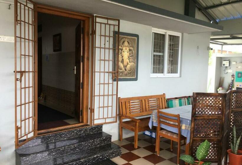スタンダードルーム, Shantham Service Apartments, Kinathukadavu, Coimbatore