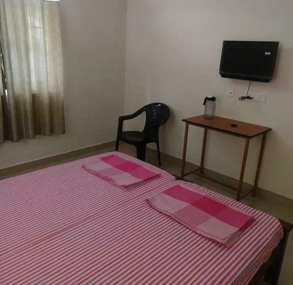 スタンダードルーム, Shantham Service Apartments, Kinathukadavu, Coimbatore