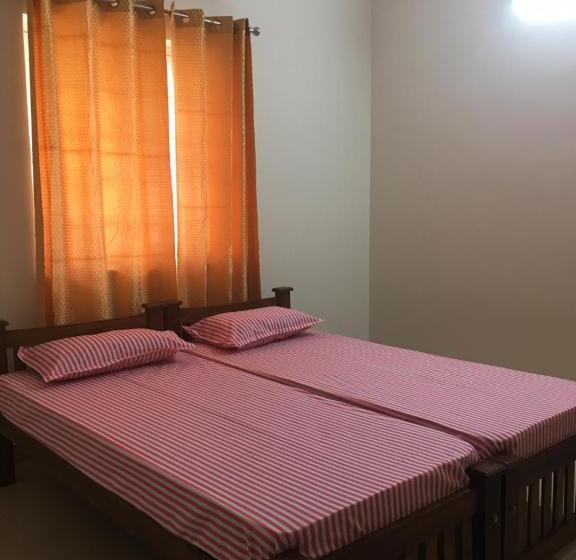 デラックスルーム, Shantham Service Apartments, Kinathukadavu, Coimbatore