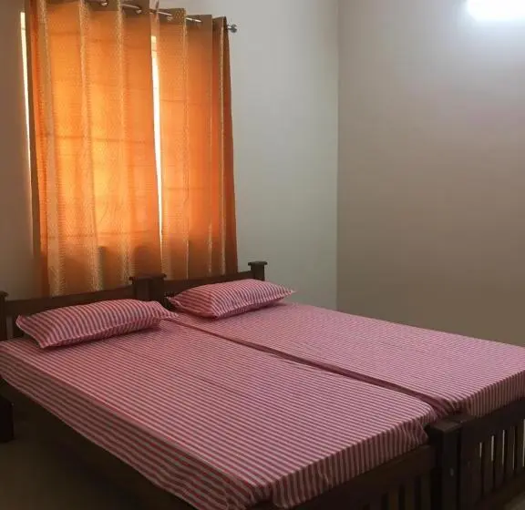 デラックスルーム, Shantham Service Apartments, Kinathukadavu, Coimbatore