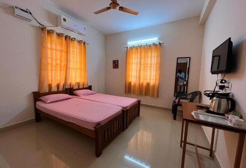 デラックスルーム, Shantham Service Apartments, Kinathukadavu, Coimbatore