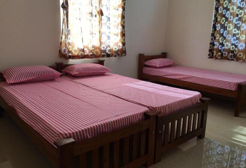 デラックストリプルルーム, Shantham Service Apartments, Kinathukadavu, Coimbatore