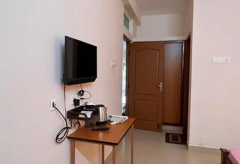 デラックストリプルルーム, Shantham Service Apartments, Kinathukadavu, Coimbatore