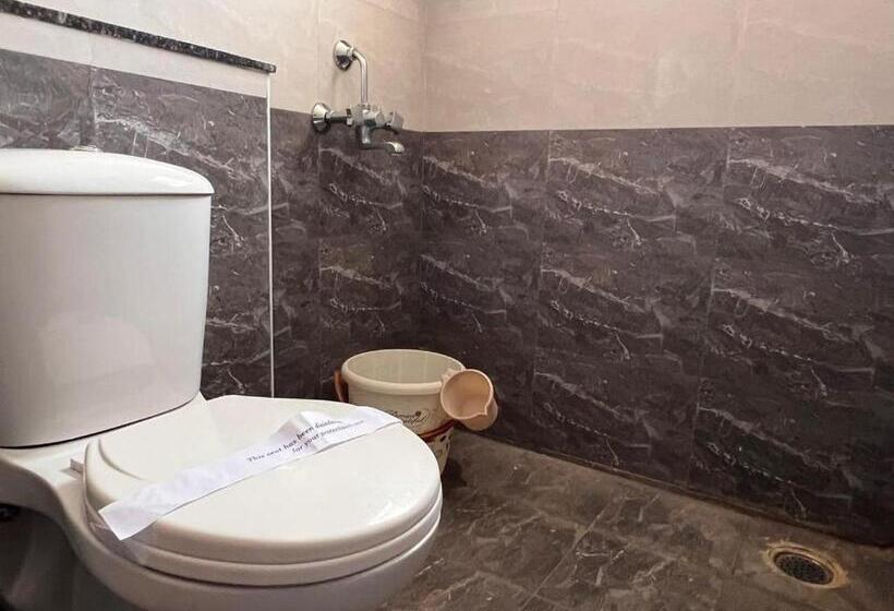 デラックストリプルルーム, Shantham Service Apartments, Kinathukadavu, Coimbatore