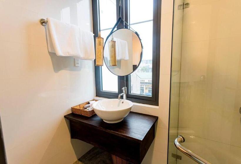 اتاق لوکس سه تخته, Life Boutique