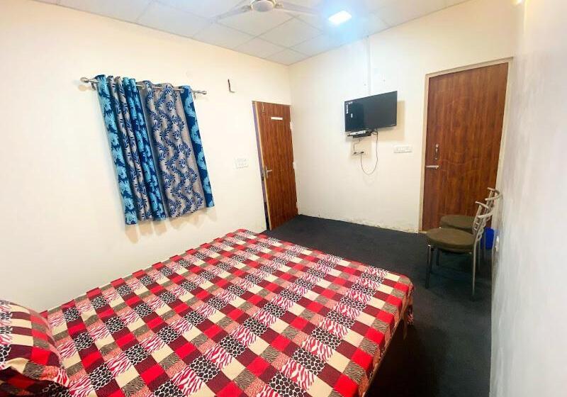 חדר דלוקס, Lushy Days Boom Camp