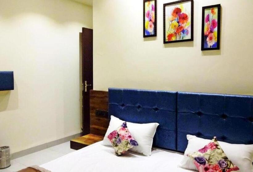 디럭스 룸, Luxuria