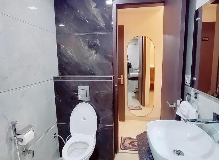 수피리어 룸, Luxuria