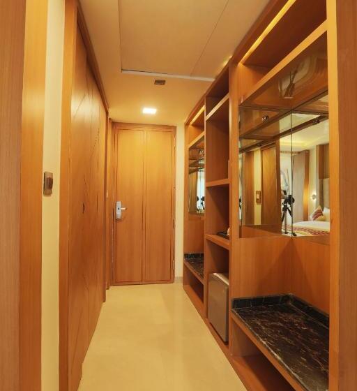 Business rum, Omega Gurgaon Central, Sec 45