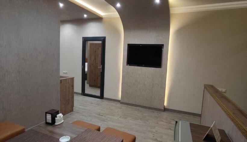 اتاق استاندارد با بالکن, Myland