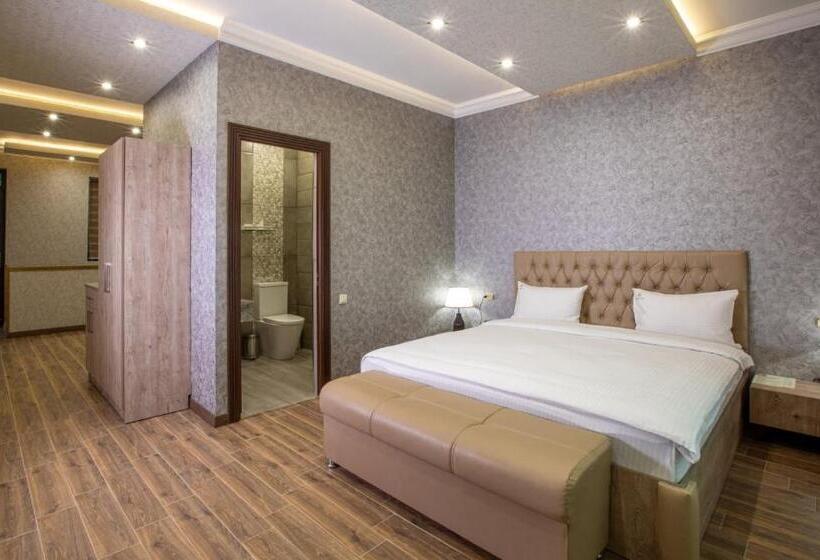 اتاق لوکس با تخت بزرگ, Myland