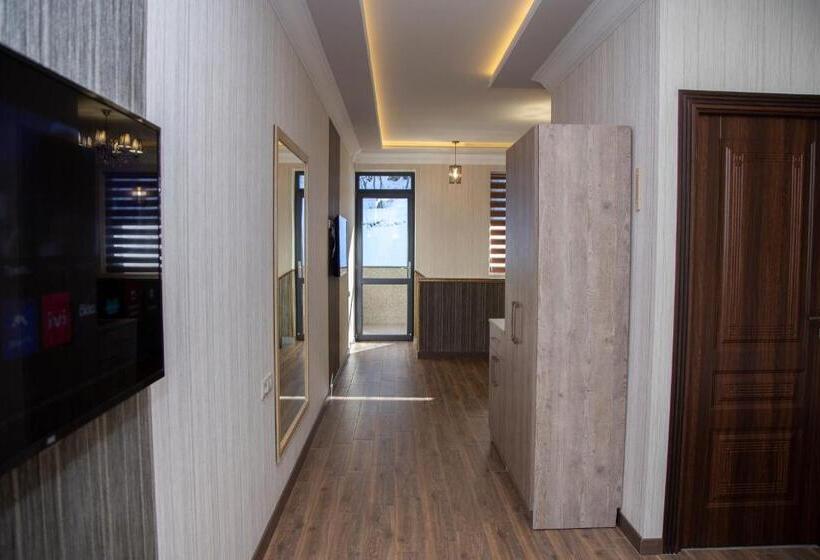 اتاق استاندارد با تخت بزرگ, Myland