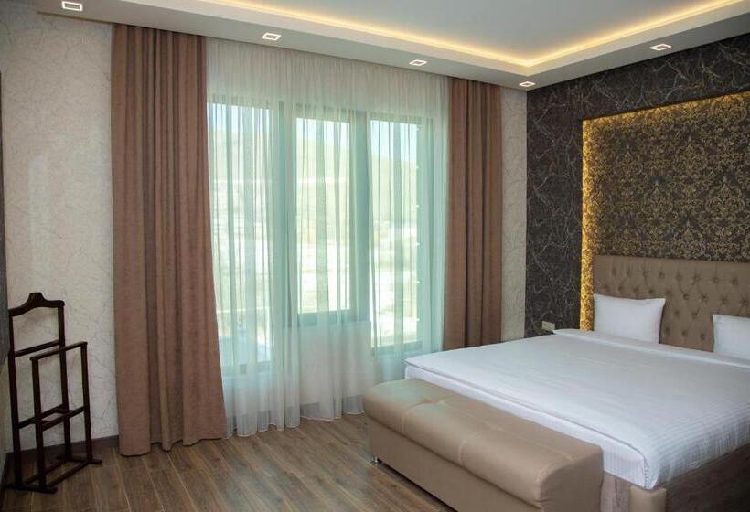 اتاق سوپریور, Myland